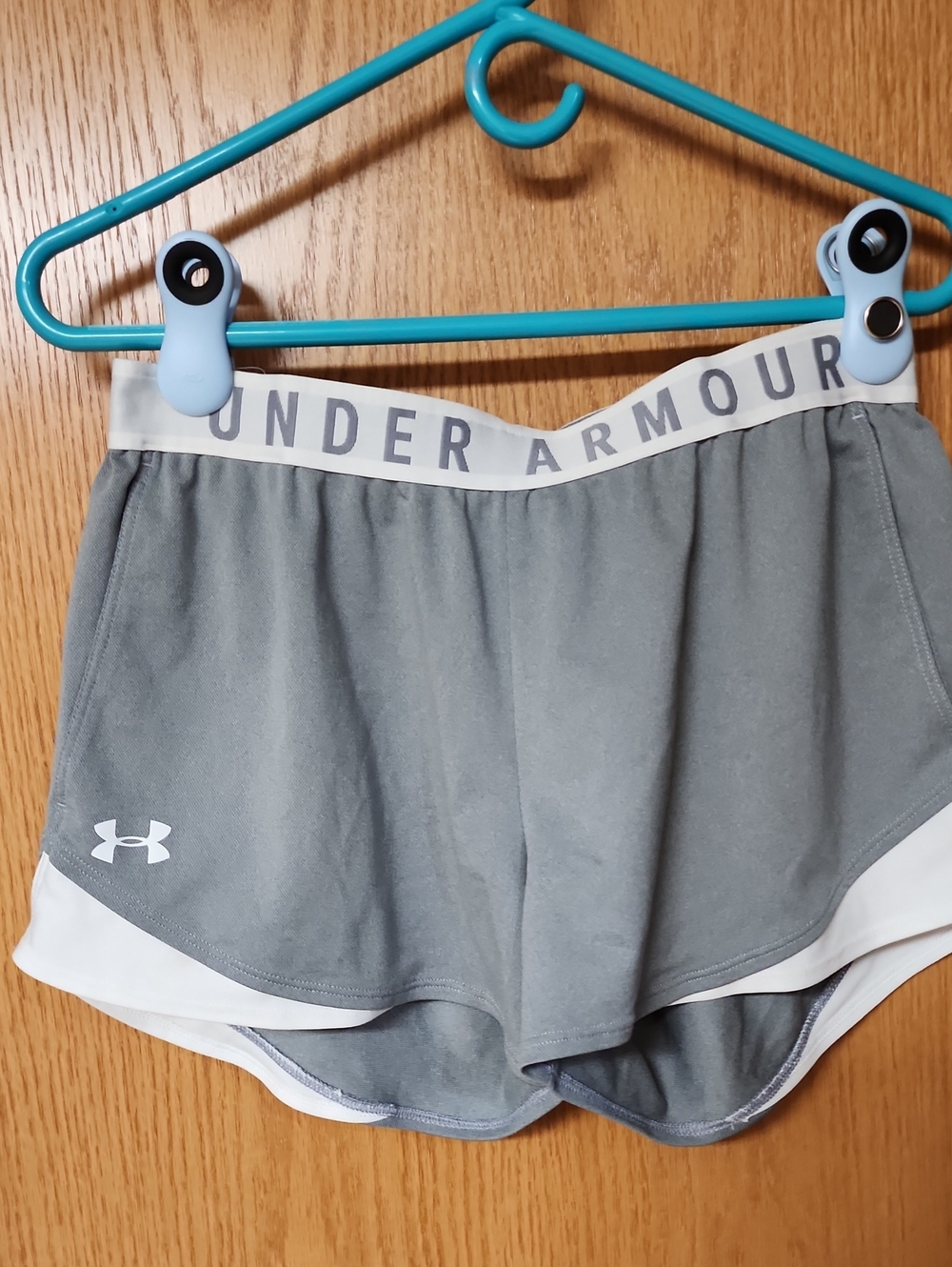Under Armour Gray Athletic Shorts womens M number 2019...pockets
